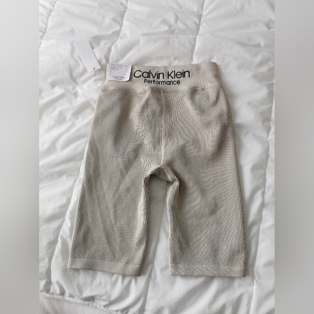 CK high waist performance short Medium size